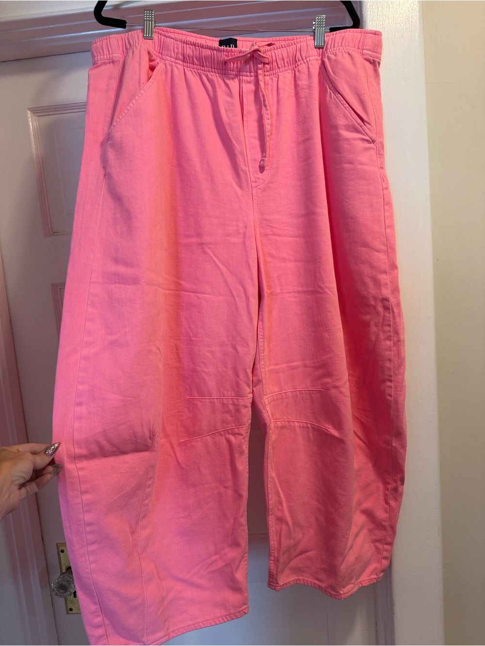 Gap mid rise, easy fit, horseshoe jeans in bright pink. XL like new more than tw